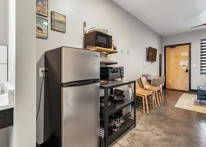 Modern Family Suite For 5 Near St Louis With Pool