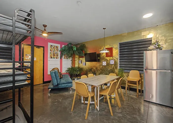 Miami Beach Vibe Deluxe Suite For 10 With Pool